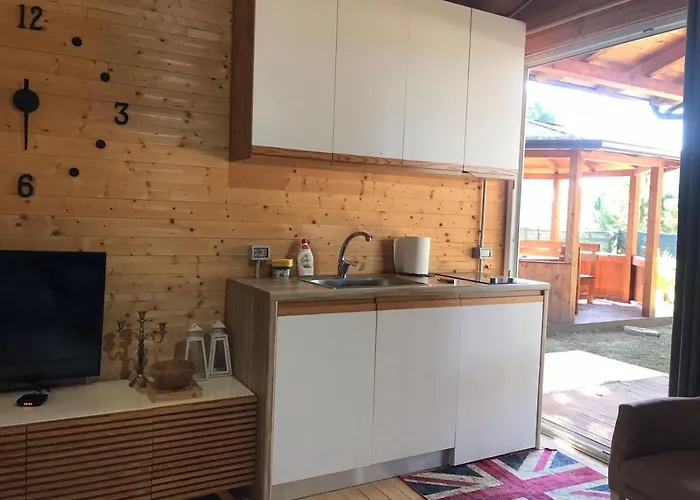 Gjiri Lalzit Hébergement de vacances *