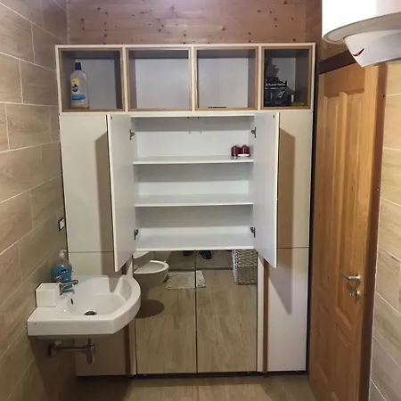 Gjiri Lalzit Dom wakacyjny *