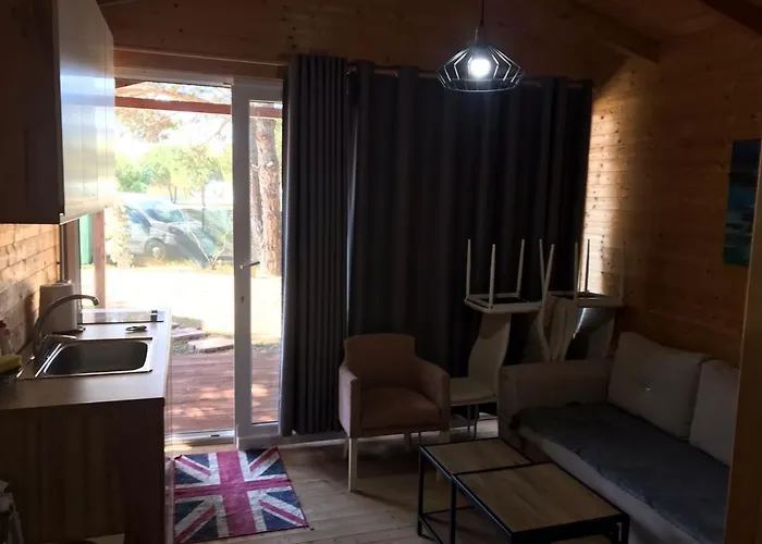 Gjiri Lalzit 度假居